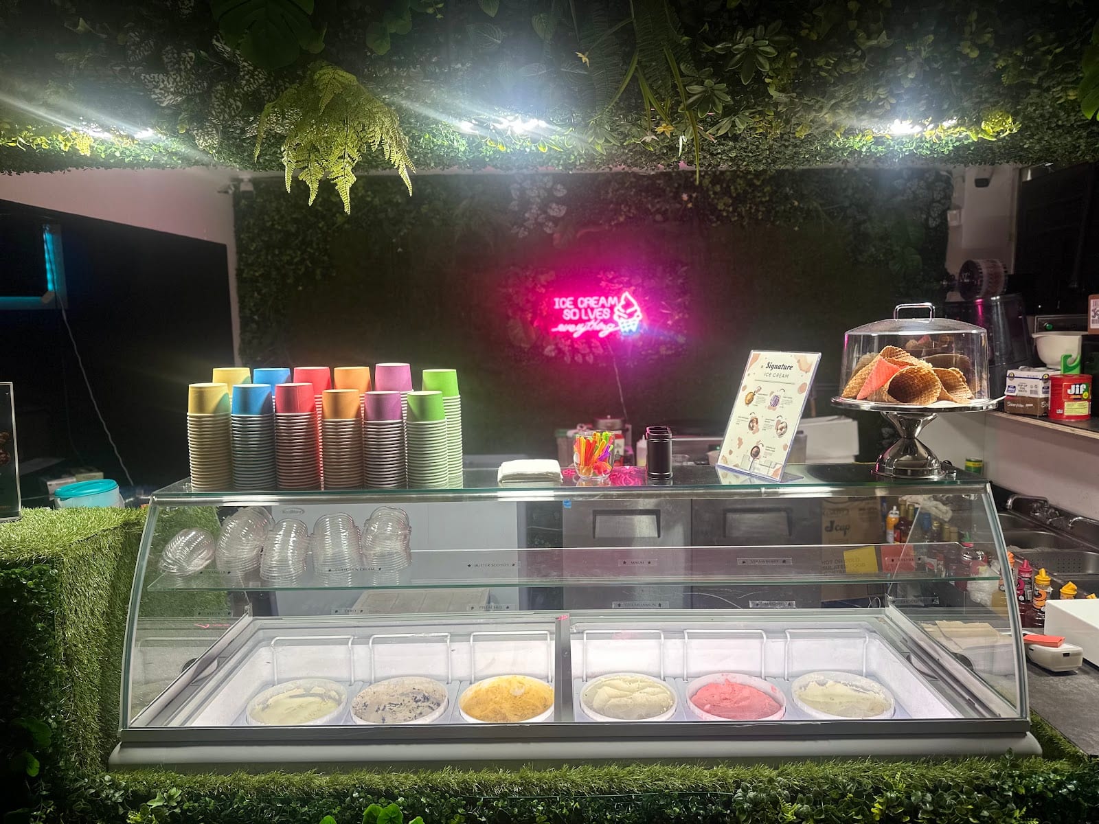 The scoop station, photo 2
