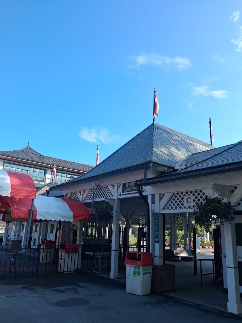 Post Bar at Saratoga Race Course, photo 4