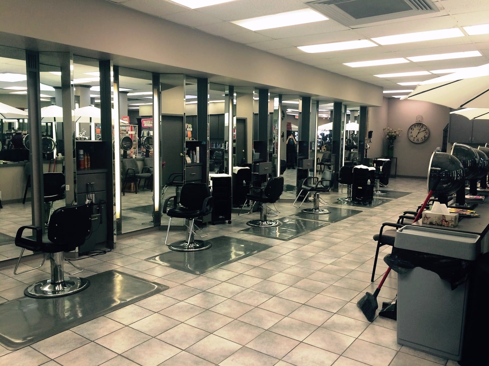 Mr Tom's Salon