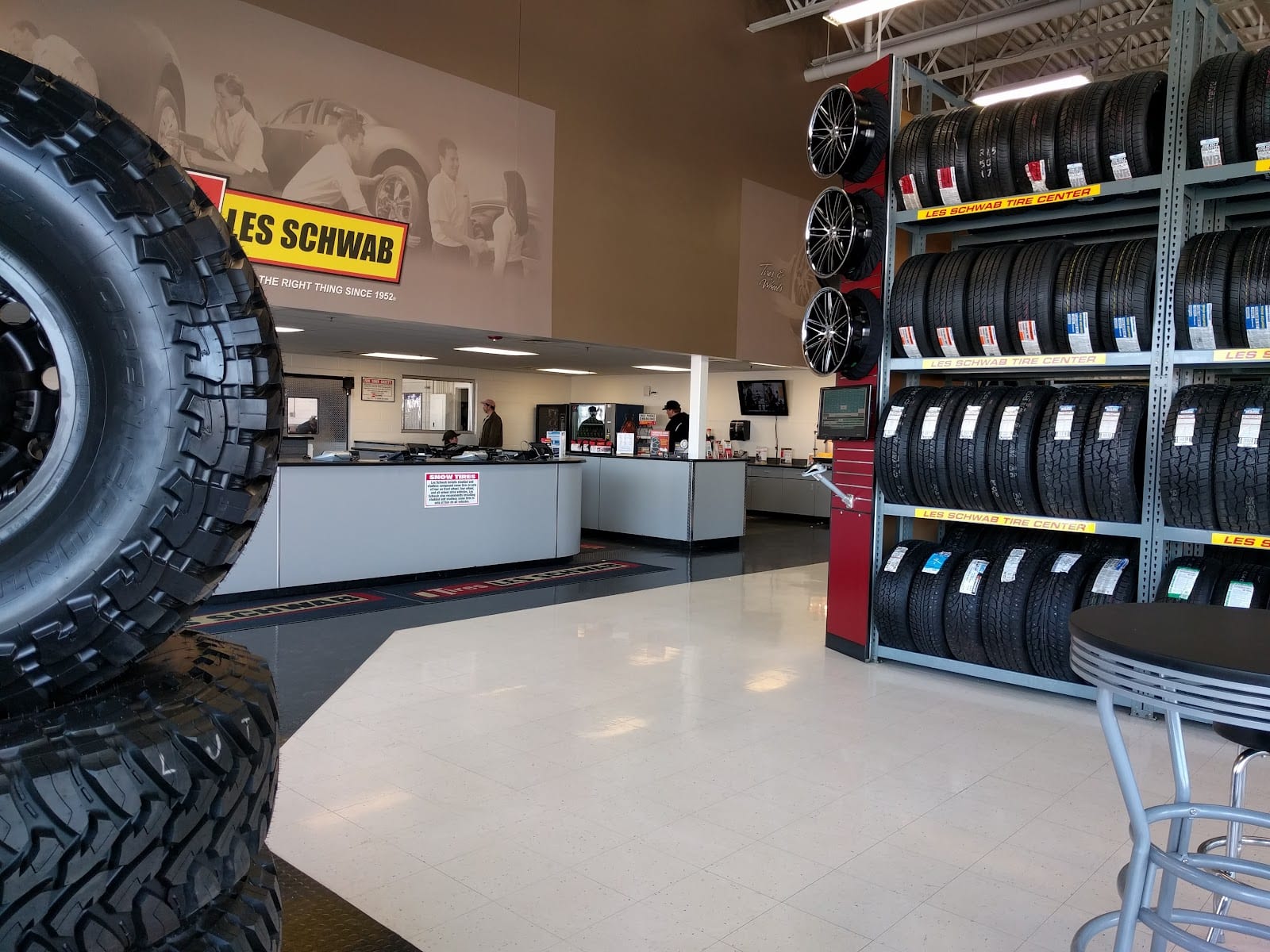 Les Schwab Tire Center