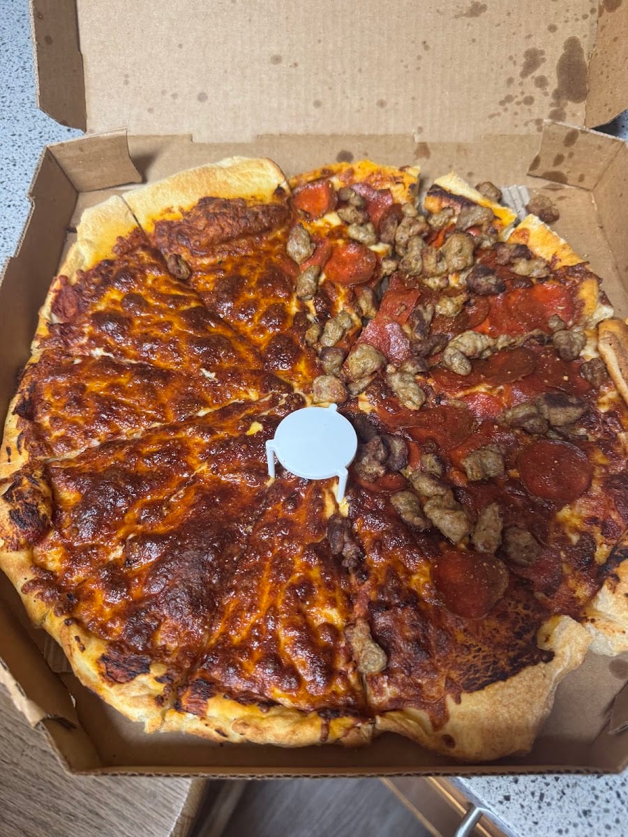 Round Table Pizza, photo 4
