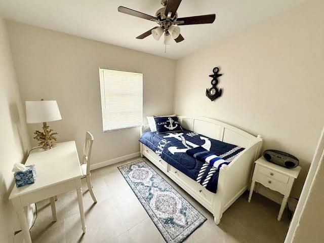 Spacious 4-bedroom house, 6 Beds, Screened In Heated Saltwater Pool, Arcades