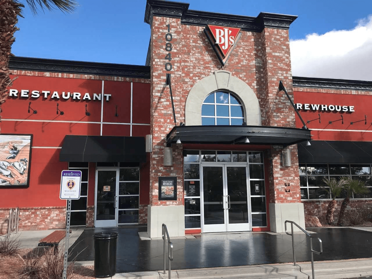 BJ's Restaurant & Brewhouse, photo 2