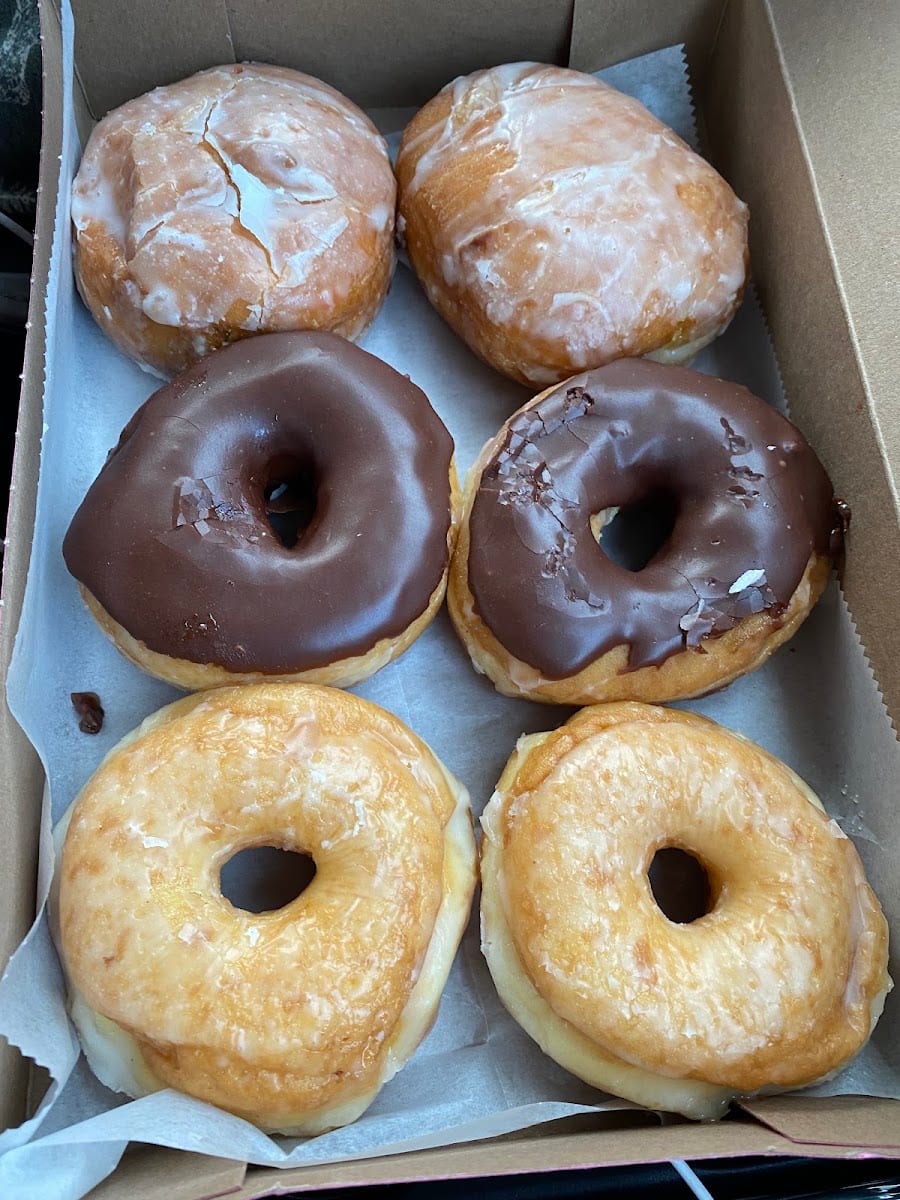 Dan-D-Donuts & Deli