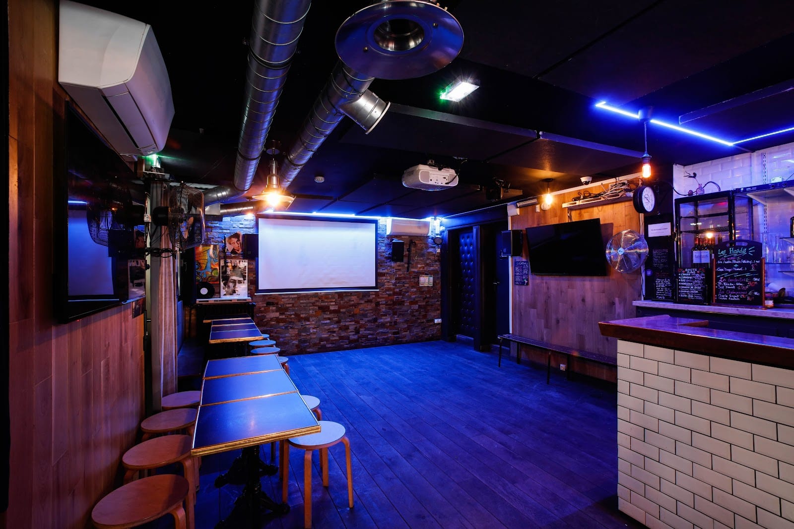 Le Multiplex Bar