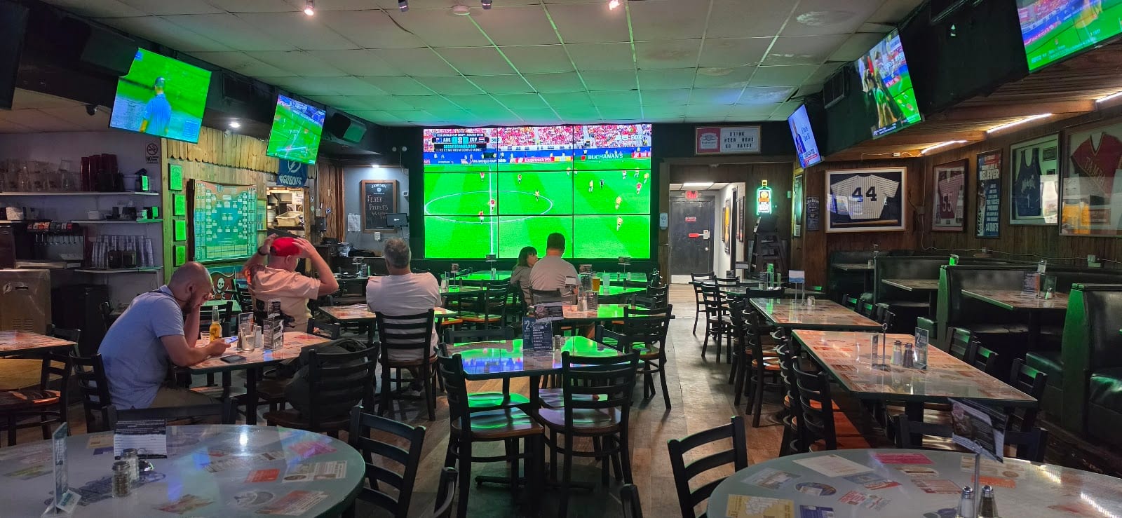Walter's Press Box Sports Emporium, photo 4
