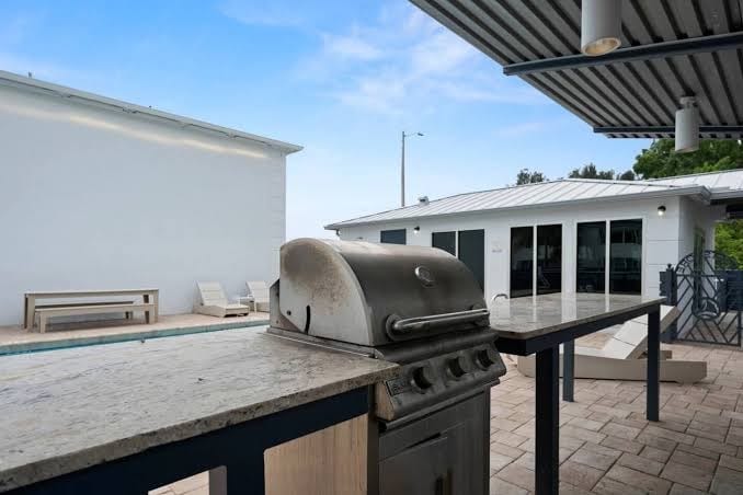 1Bed / 1Bath Condo with Dog Park & Grill
