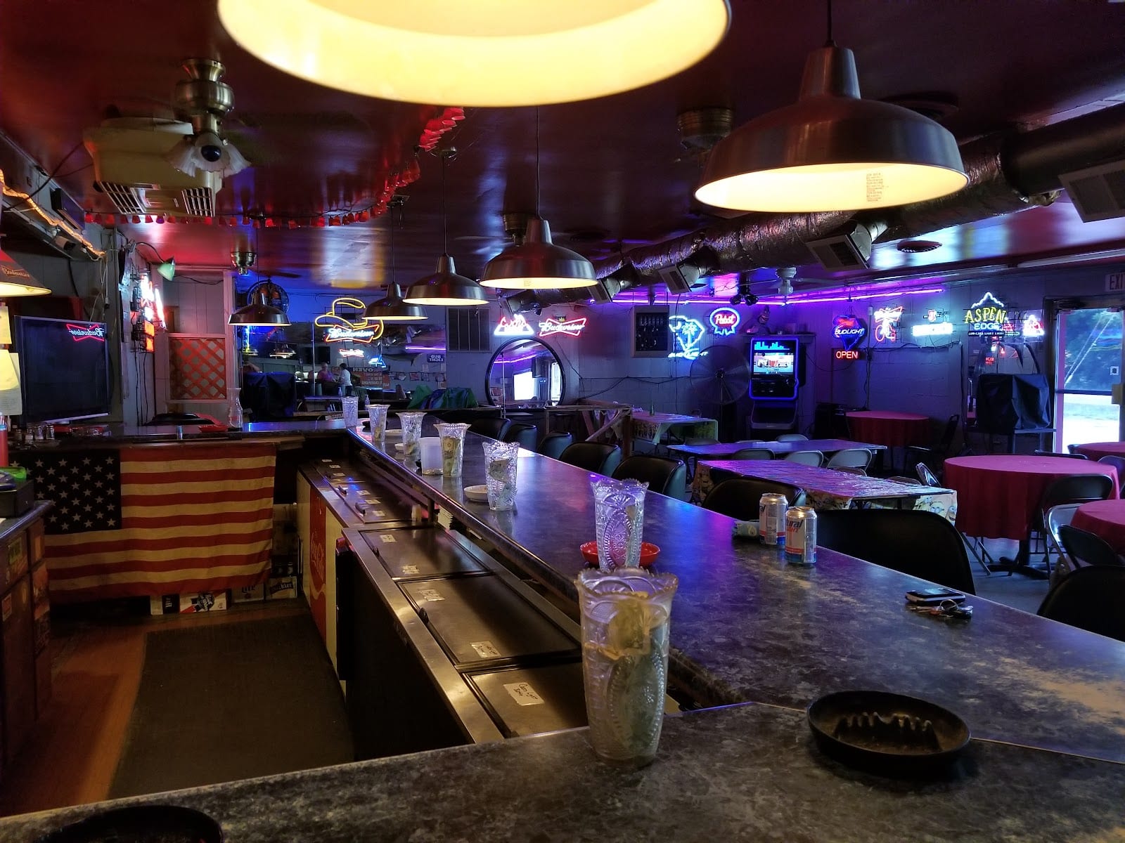 T & C Lounge