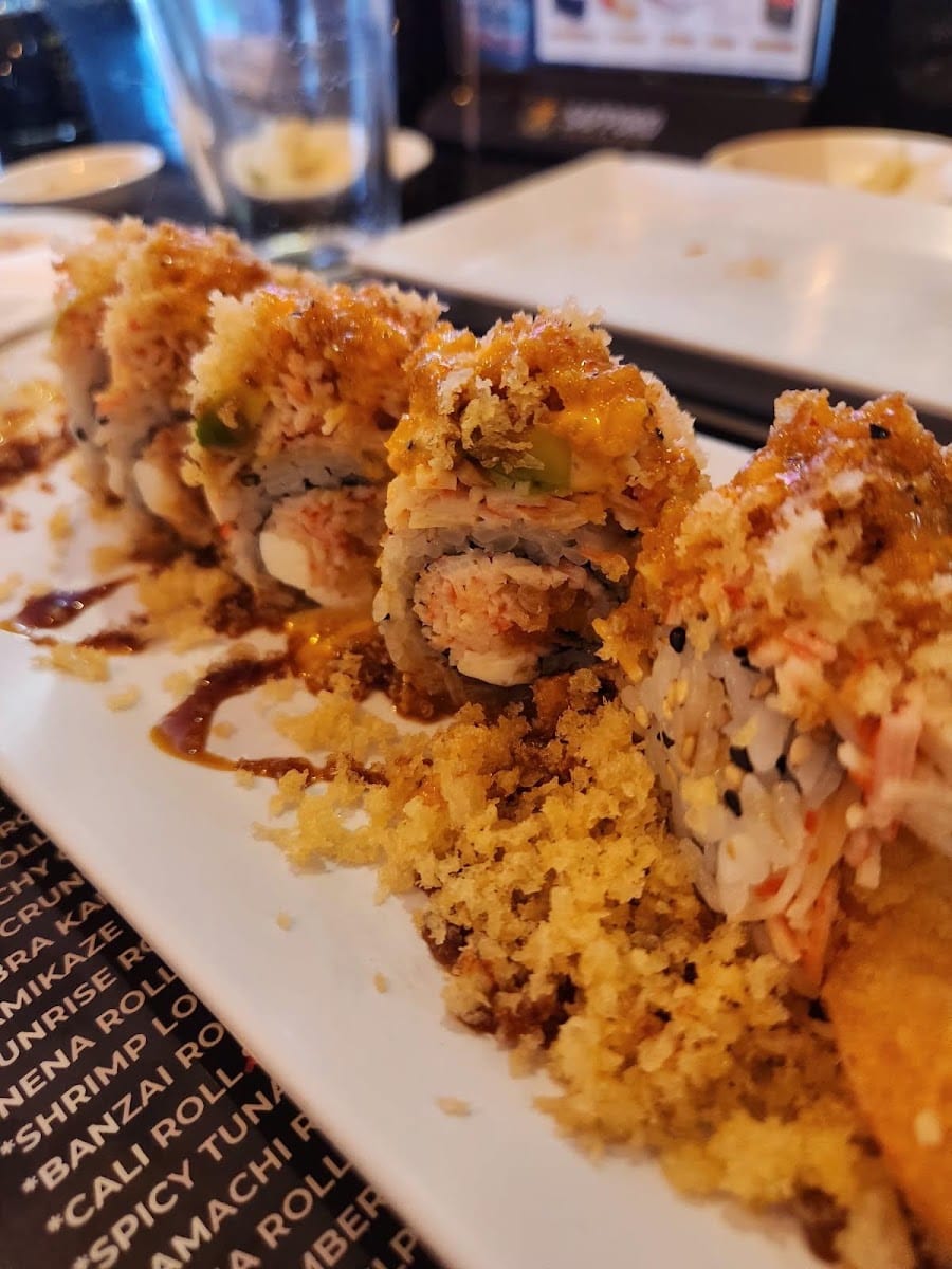 Louie Louie The Restaurant Sushi Bar y Mas, photo 4
