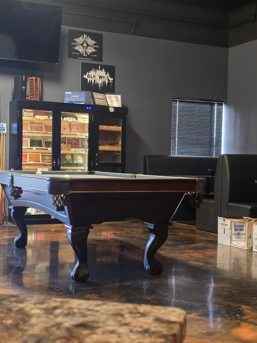 Rollin' Smoke Cigar Lounge