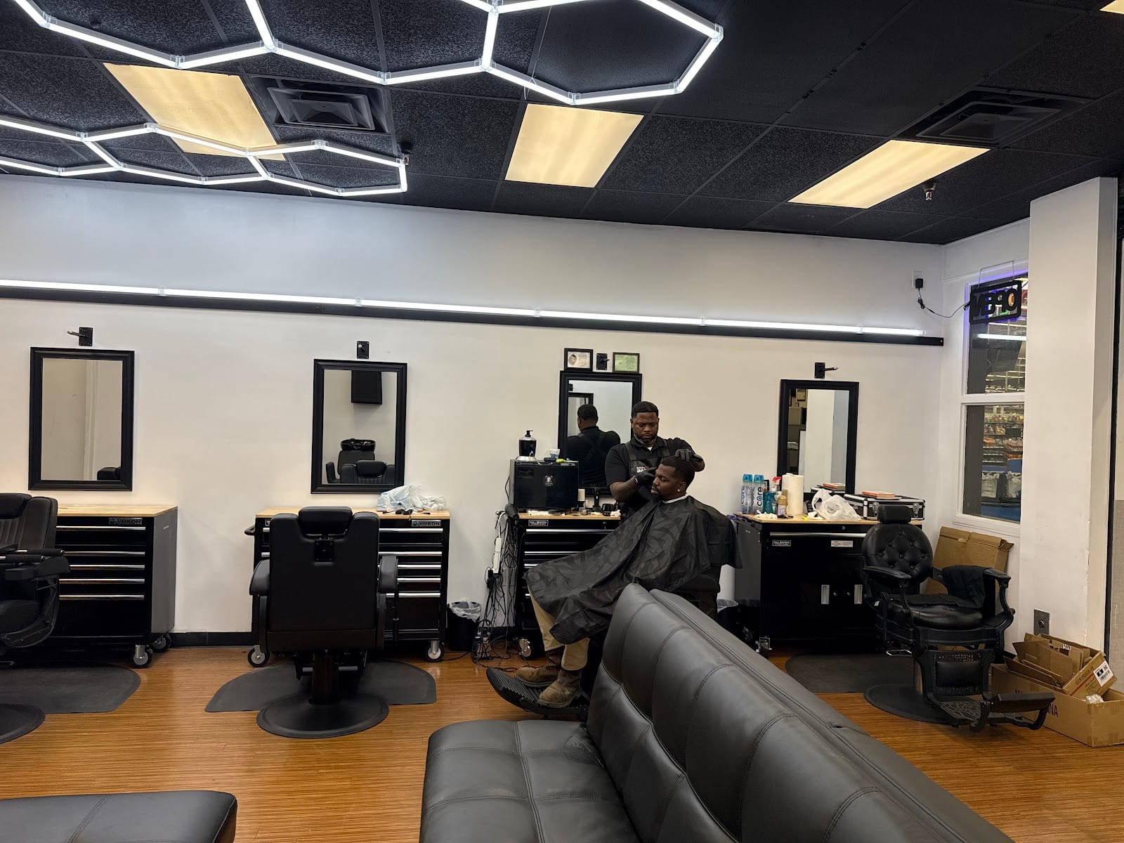 Distinguished Styles Barber Services And Salon