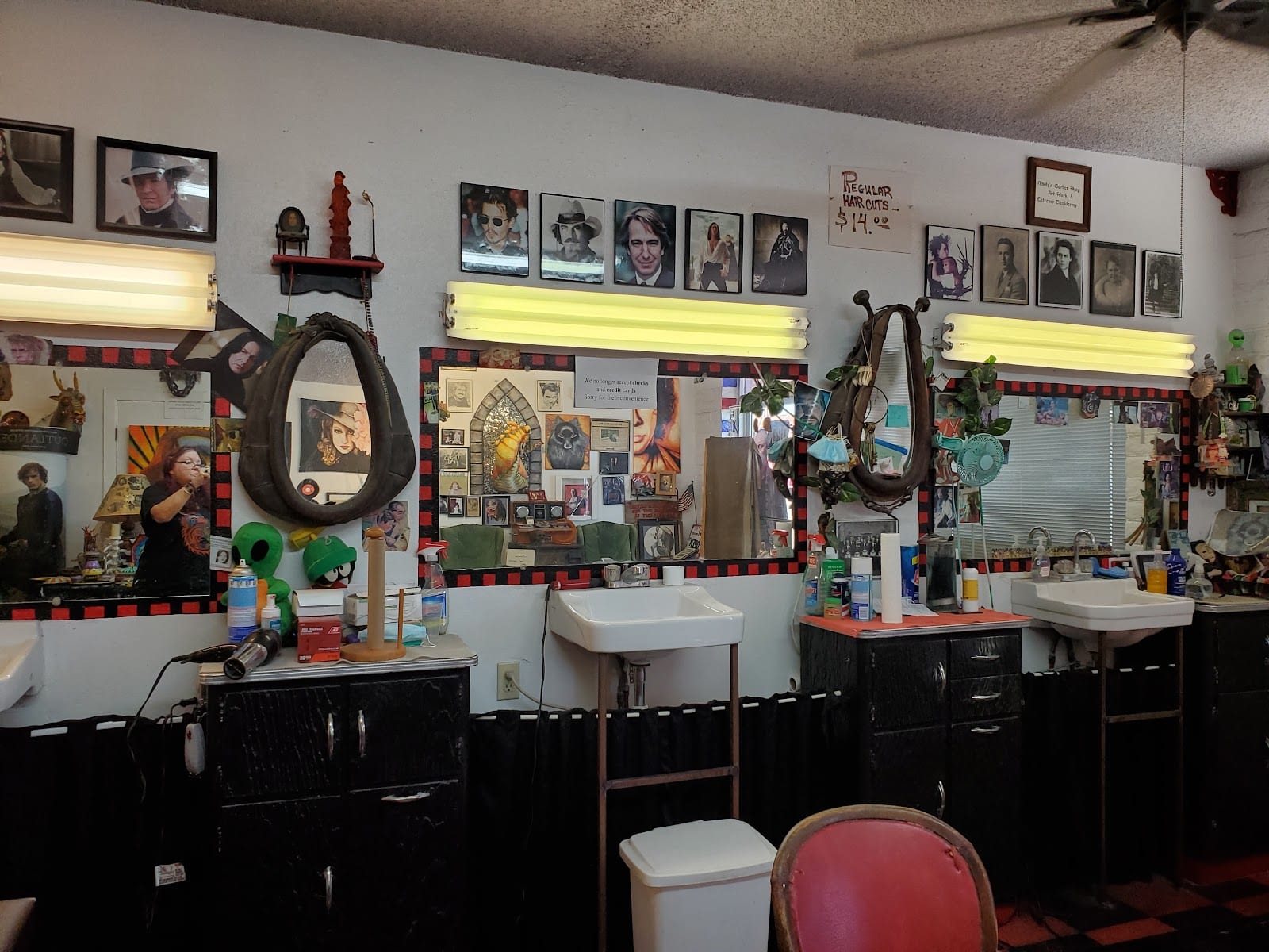 Sweeney's Barbershop, photo 2
