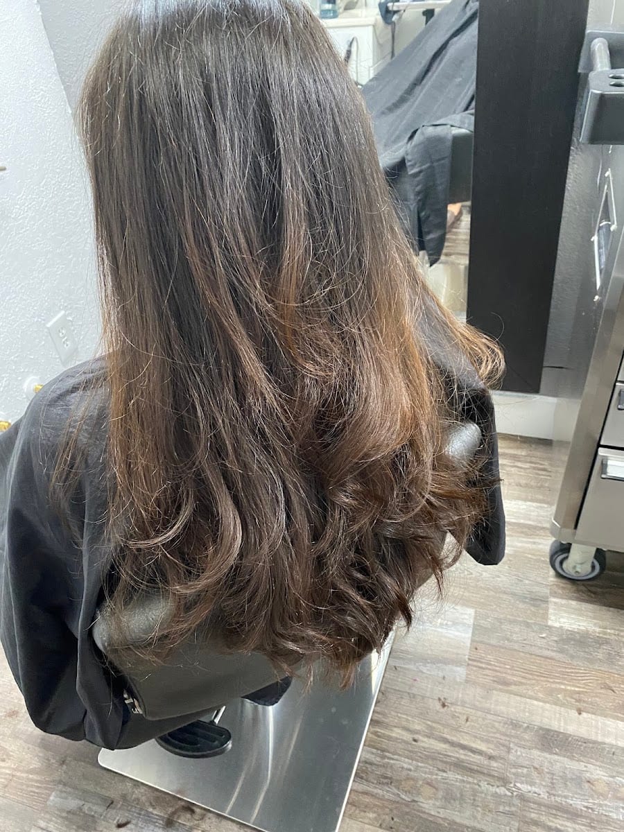 Awe-Thentic Hairstyling studio