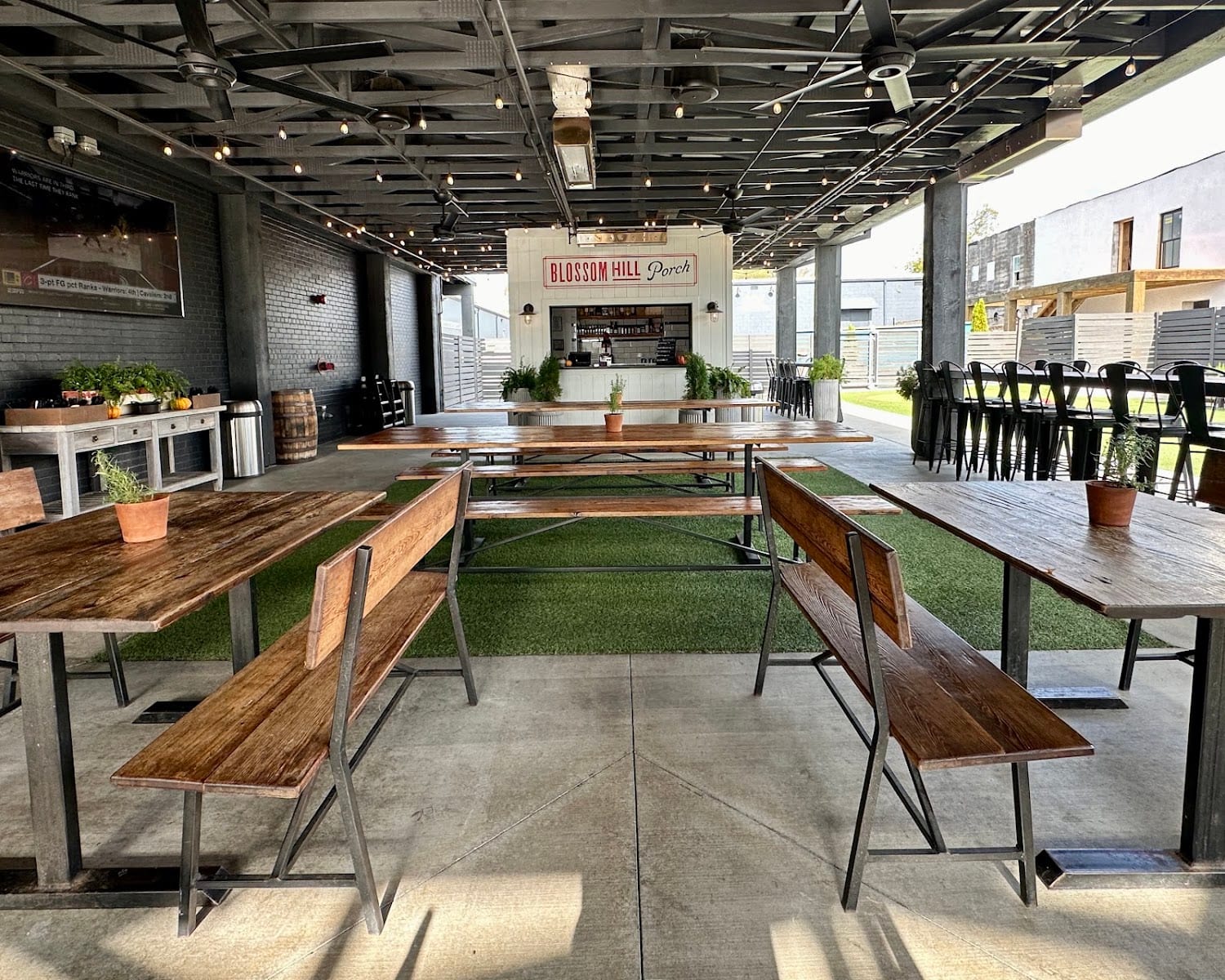 Blossom Hill BBQ & Burgers, photo 2