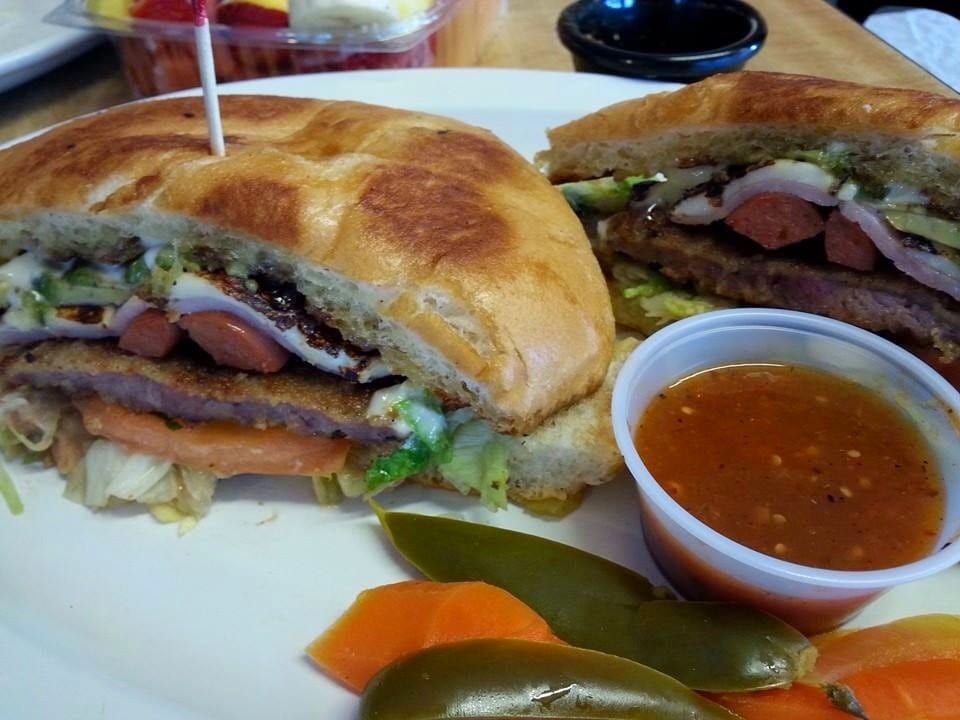 Tortas y Bionicos "Nice" Santa Ana