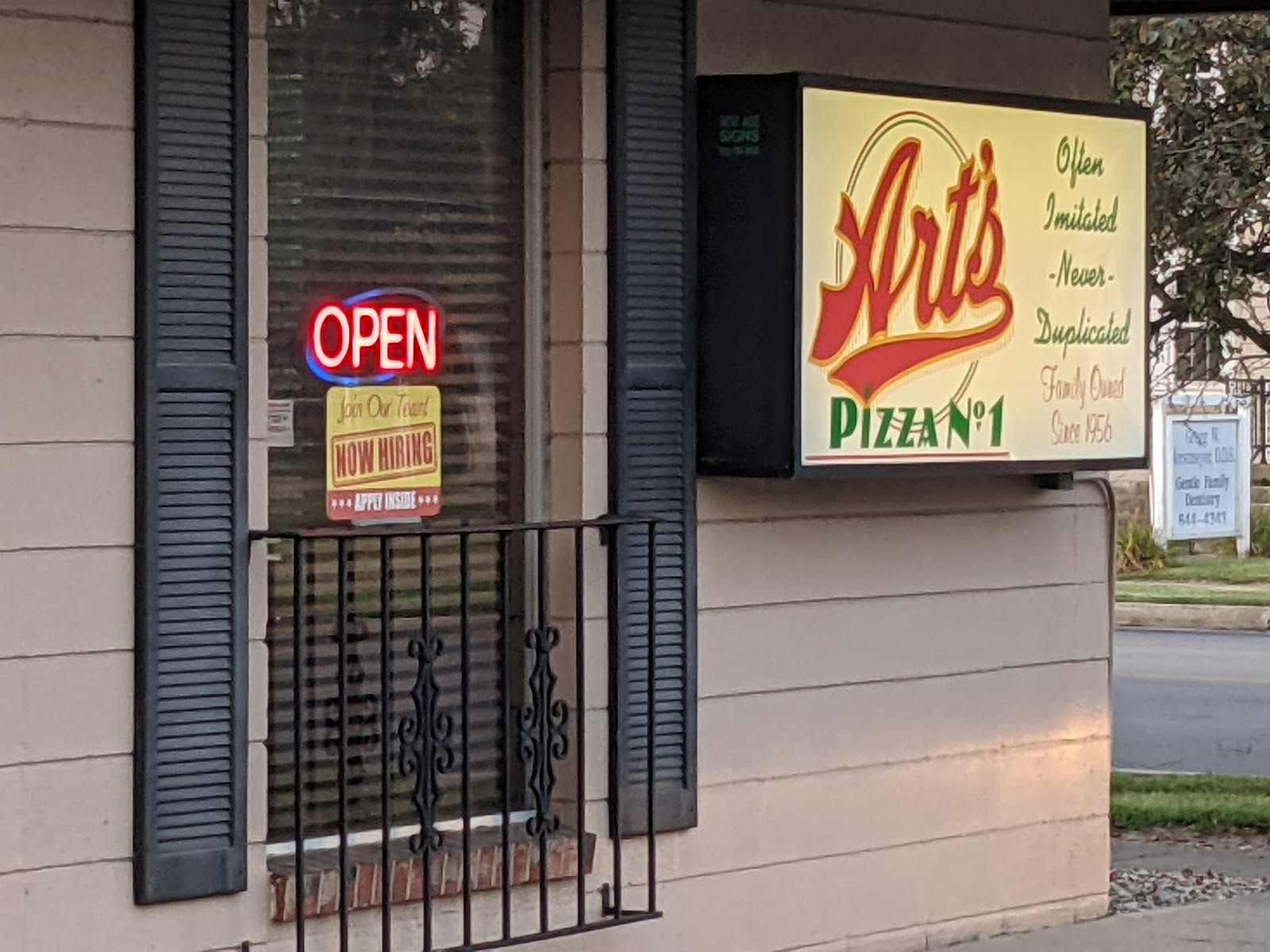 Art's Pizza