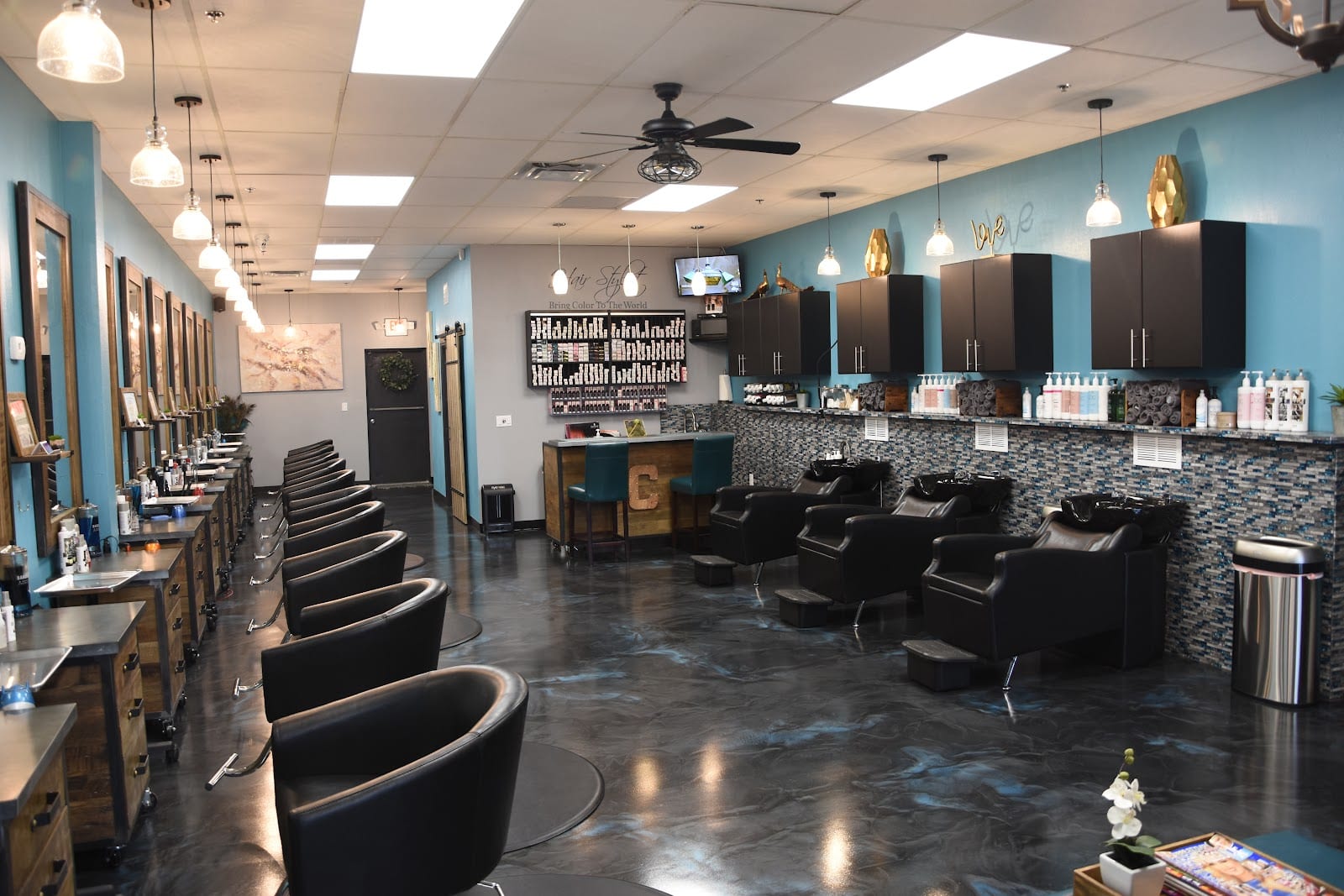 Carlie's Cutting Edge Salon