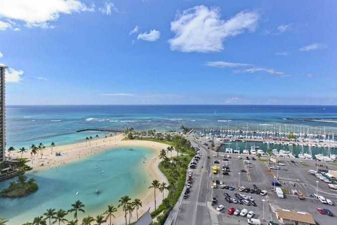 Ilikai Collection 6- Stylish 1BR- Mountain View- Beachfront Resort