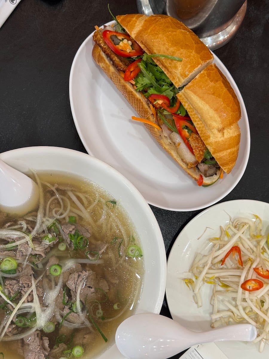 Rio's Rolls and Bowls