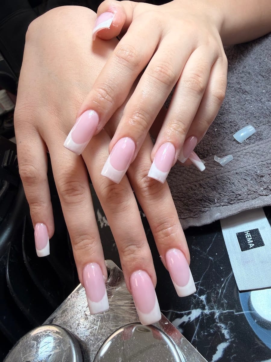 Kim Nails 75015