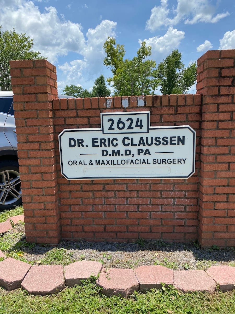 Dr. Eric R. Claussen DMD