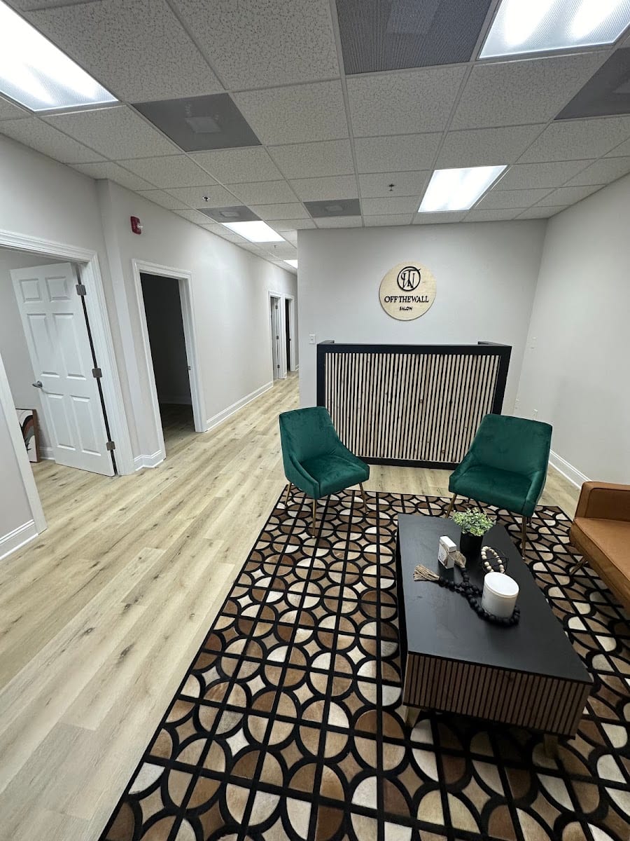 Off The Wall Salon, photo 4