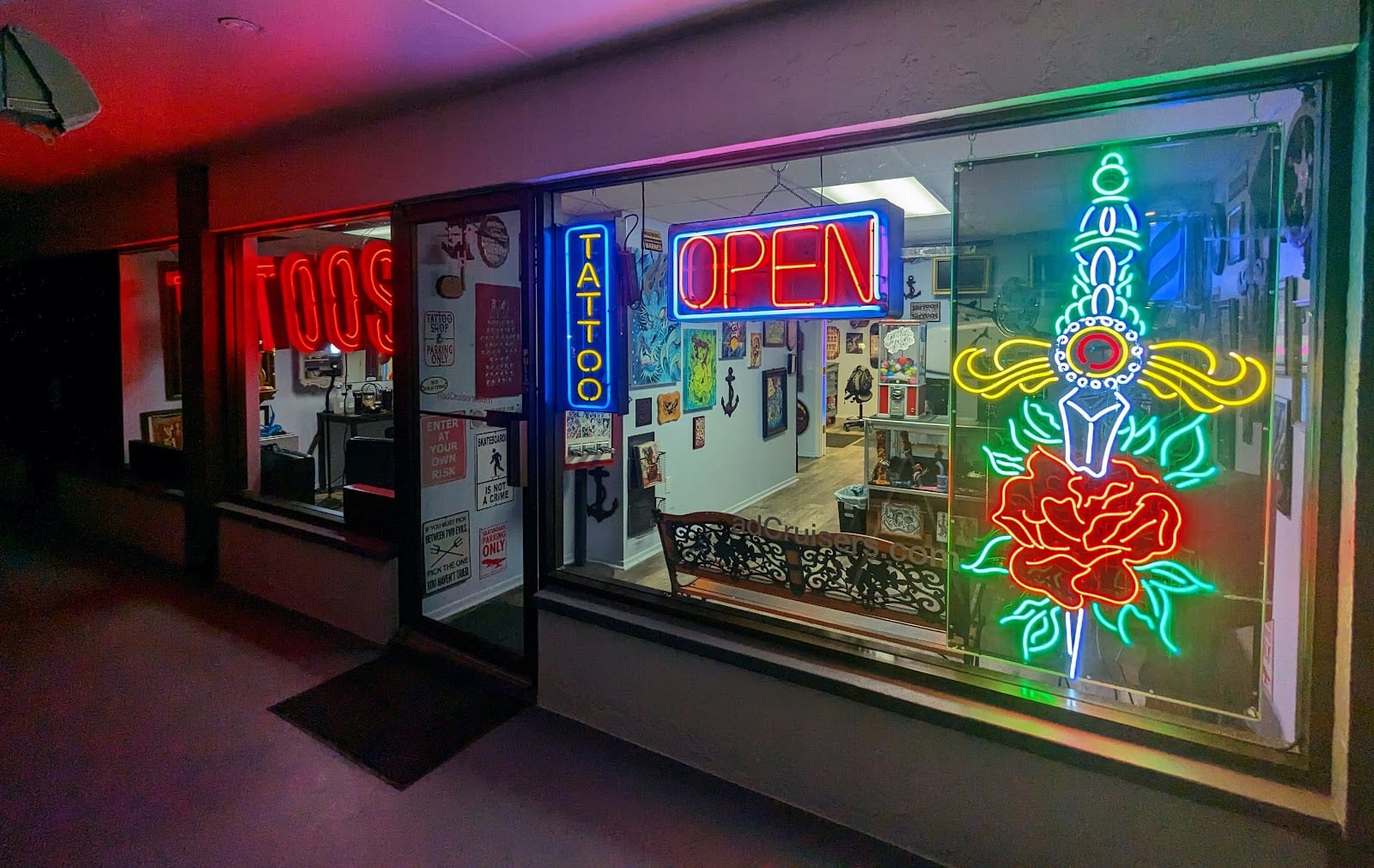 Rose And Dagger Tattoo Studio, photo 2