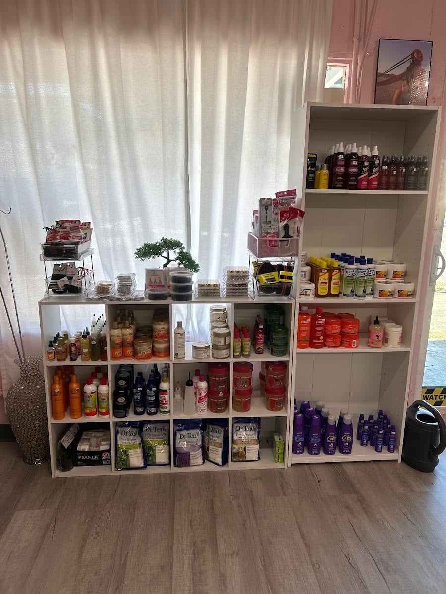 Yaya's and Pop Pop's Beauty Paradise, photo 3