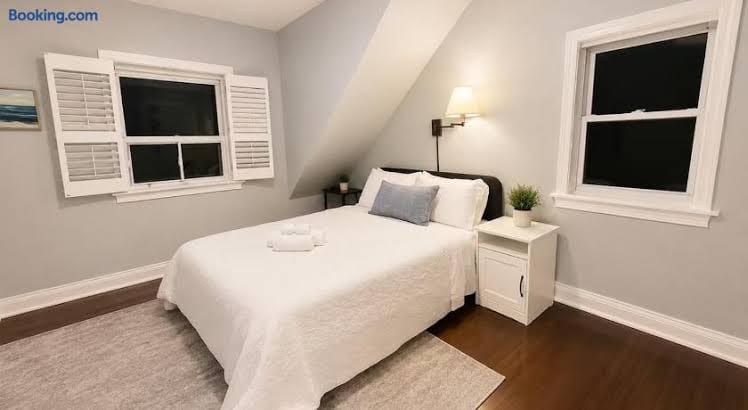 Corner unit 3-bedroom, 3-bath condo with gym, pool, parking, and CN Tower view.