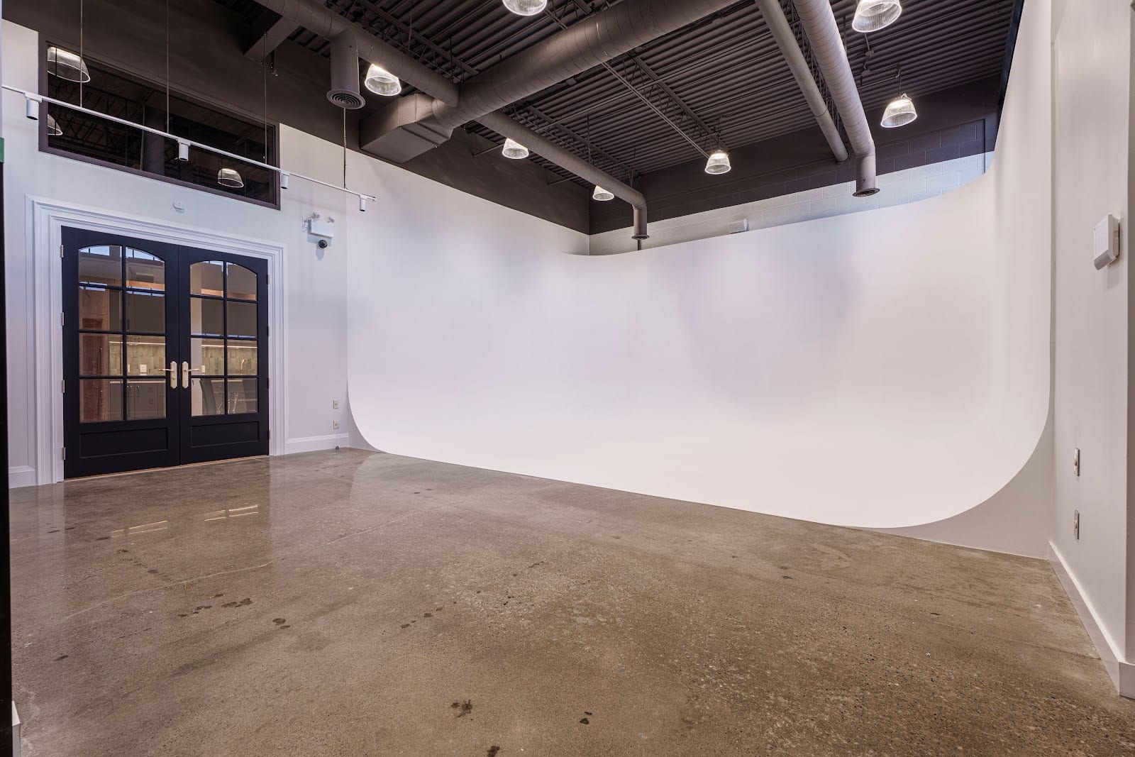 Studio 1995 - Professional Passport & ID Photos, Portratis, Headshots, Videography & Art Gallery, photo 3