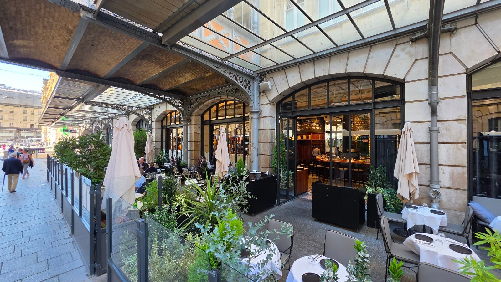 Lazare Paris