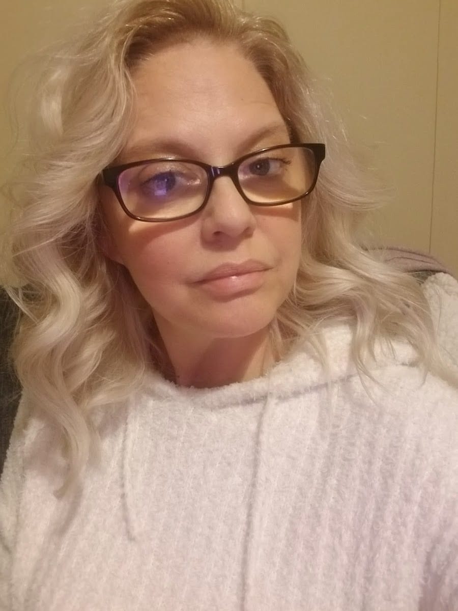 Chez La Rouge Salon