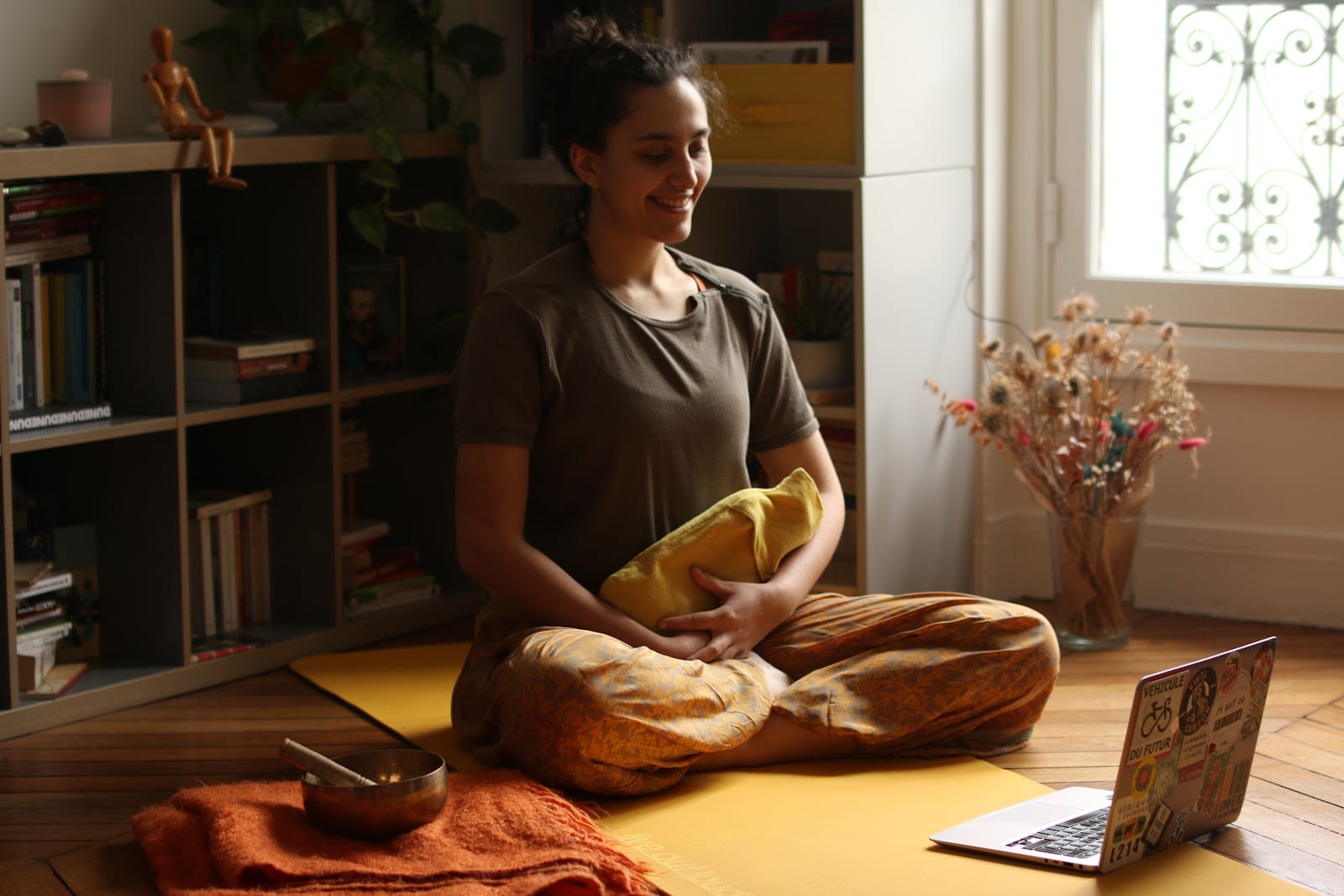 Hannah Bensoussan Yoga Adapted À L'endométriose - Paris Et Visio