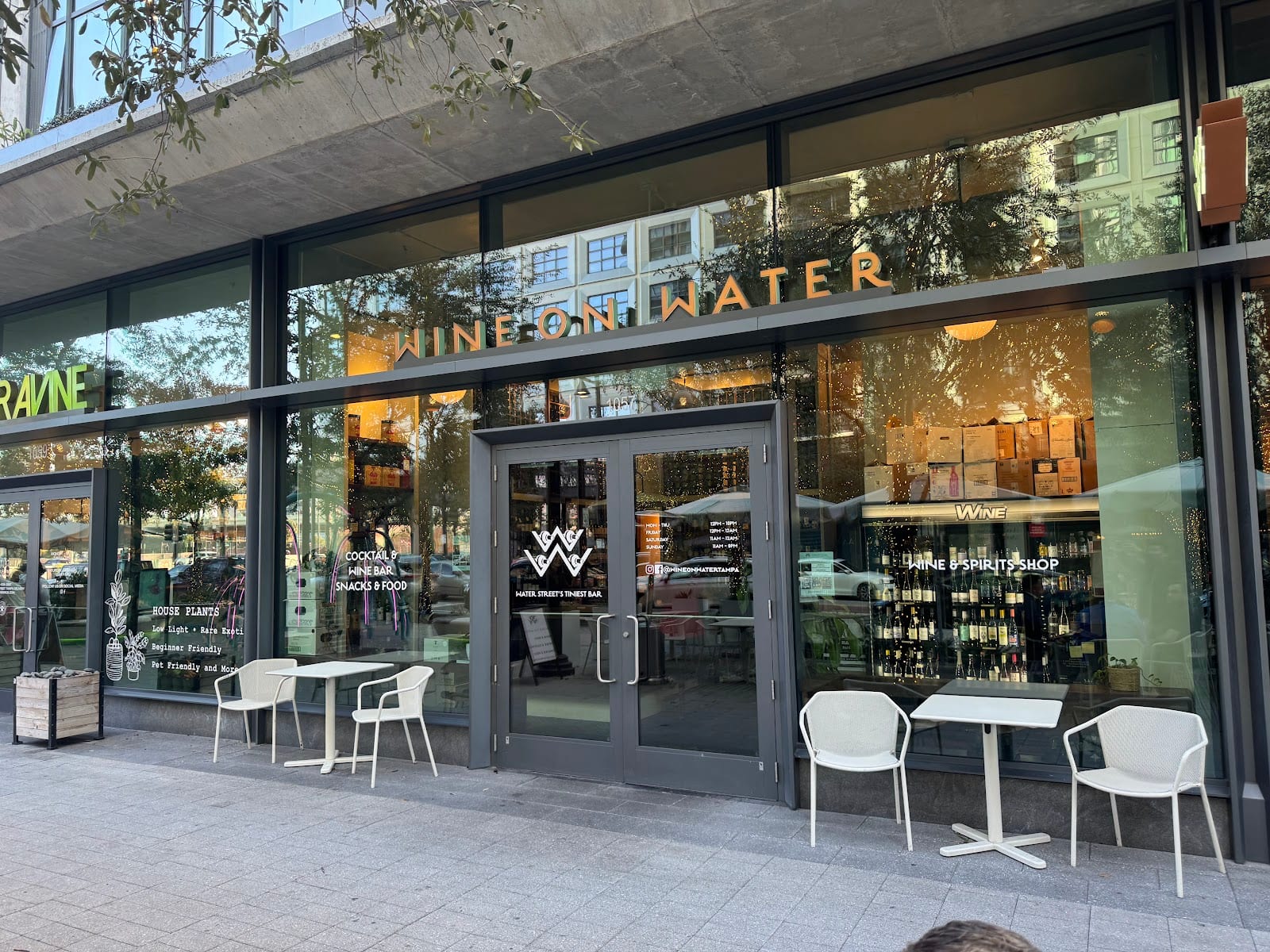 Wine on Water - Bar & Shop, photo 2