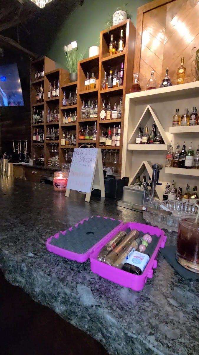 Eleven Cigar Lounge, photo 3