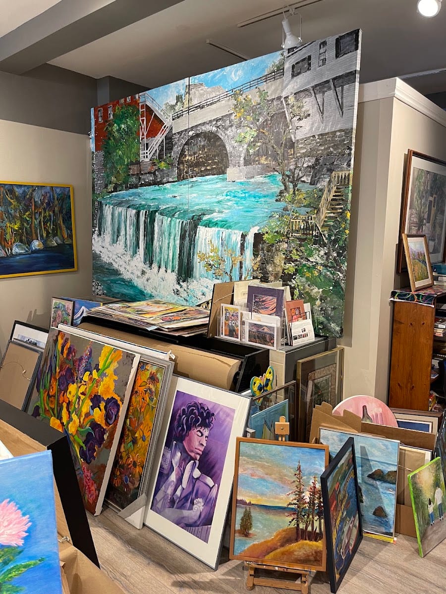 Alice's Art Studio, photo 3