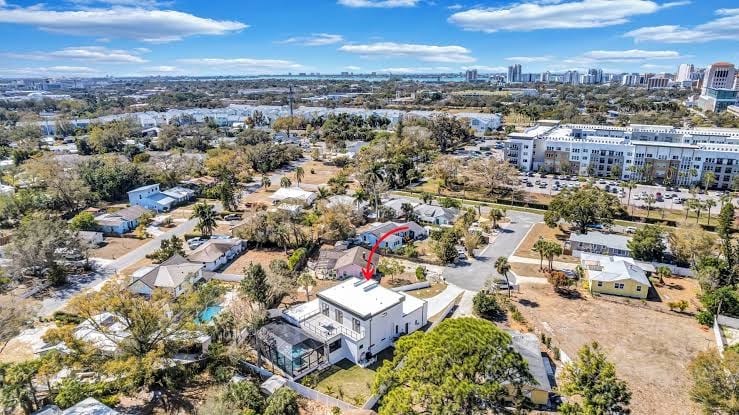 Charming home in the heart of Sarasota,large fenced backyard,beautiful landscape, photo 2