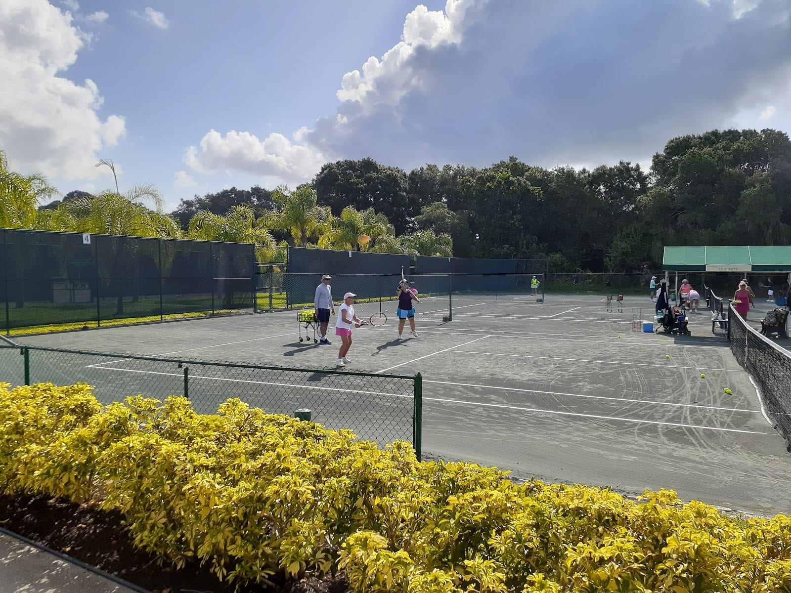 Courtside Tennis Club, photo 3