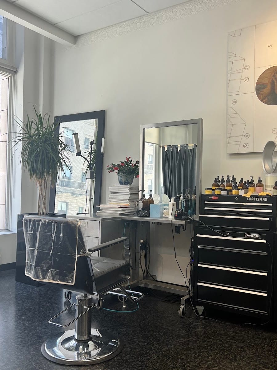 Ron Pernell Hair Studio, photo 2