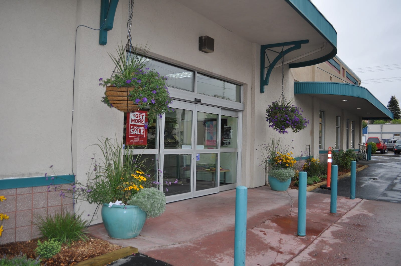Finstad's Carpet One and Kiba Studios, photo 2