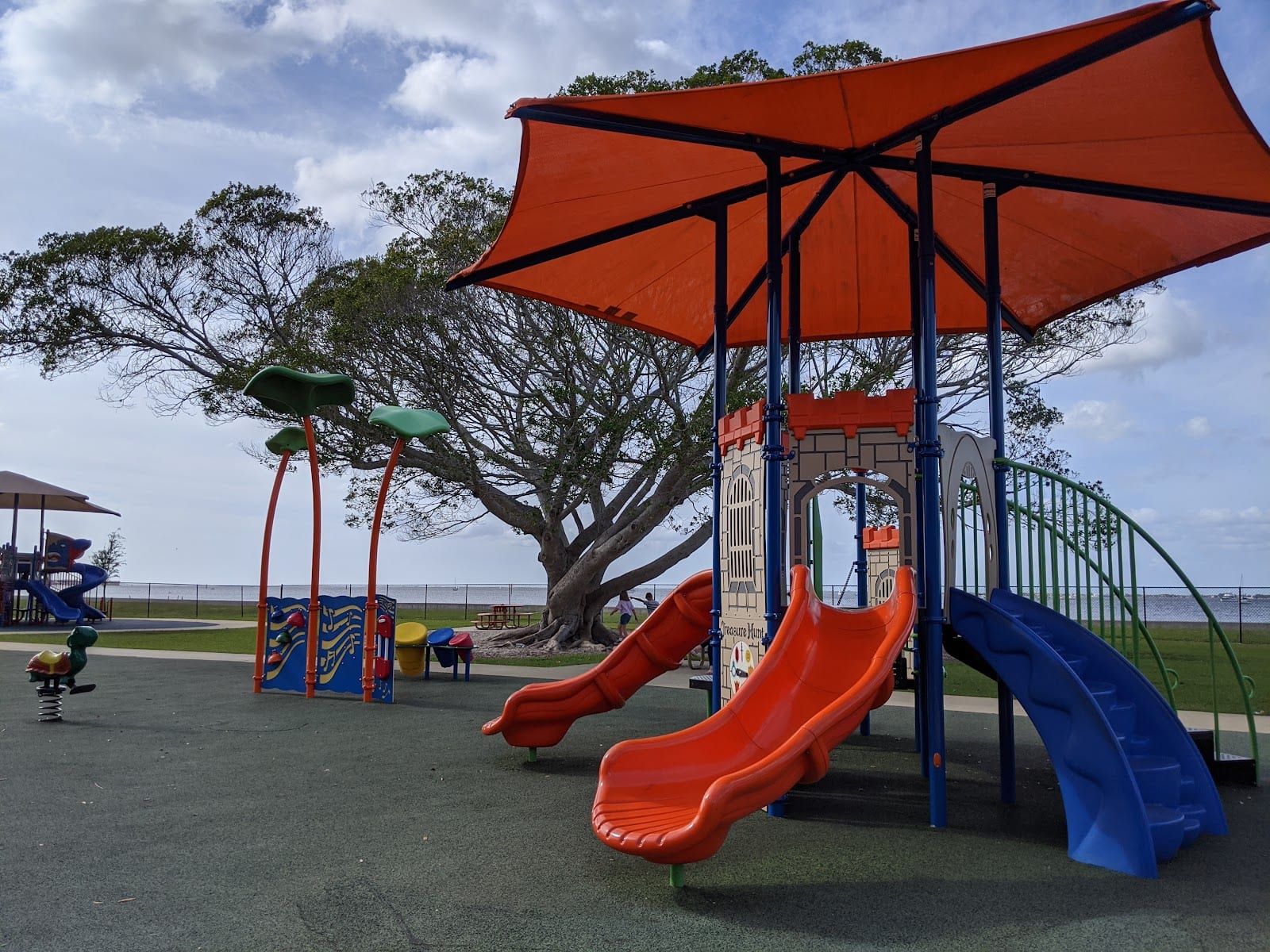 Gilchrist Park, photo 2