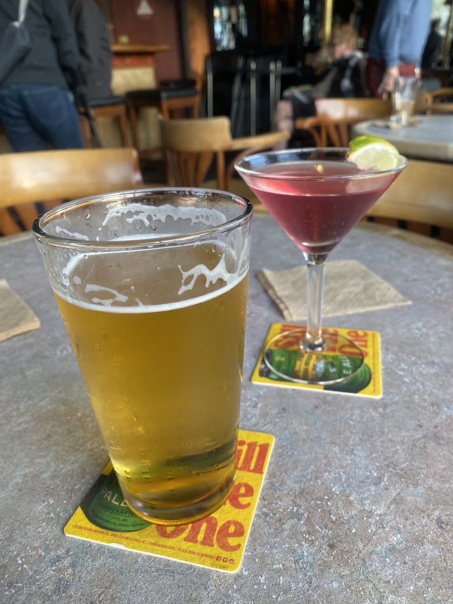 Twin Peaks Tavern