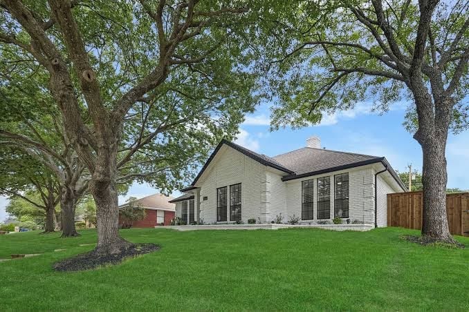 Family Haven Near Park: Clean, Central & Spacious