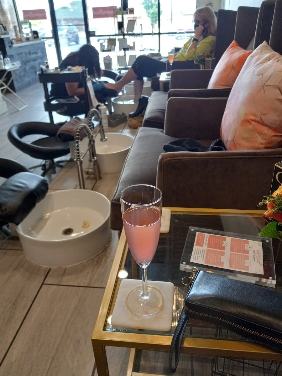 PAINT Nail Bar