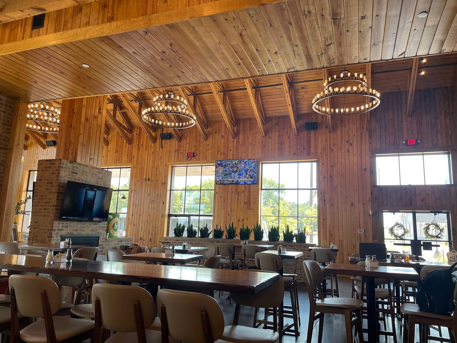 Southern Tail Brewing - Parking