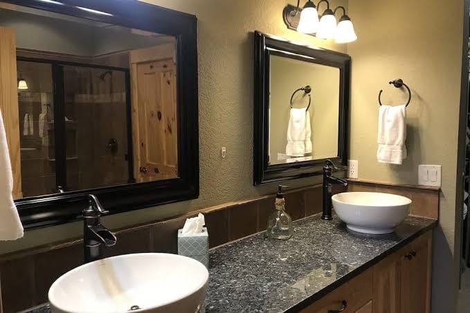 Luxury Golf Course Getaway – Minutes from Downtown Wildlife Galore!, photo 3