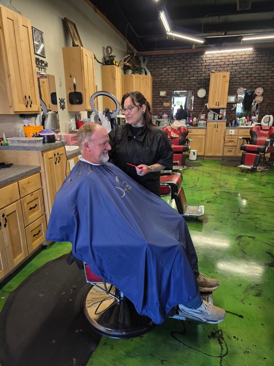 MOM AND POP'S BARBER SHOP, photo 4