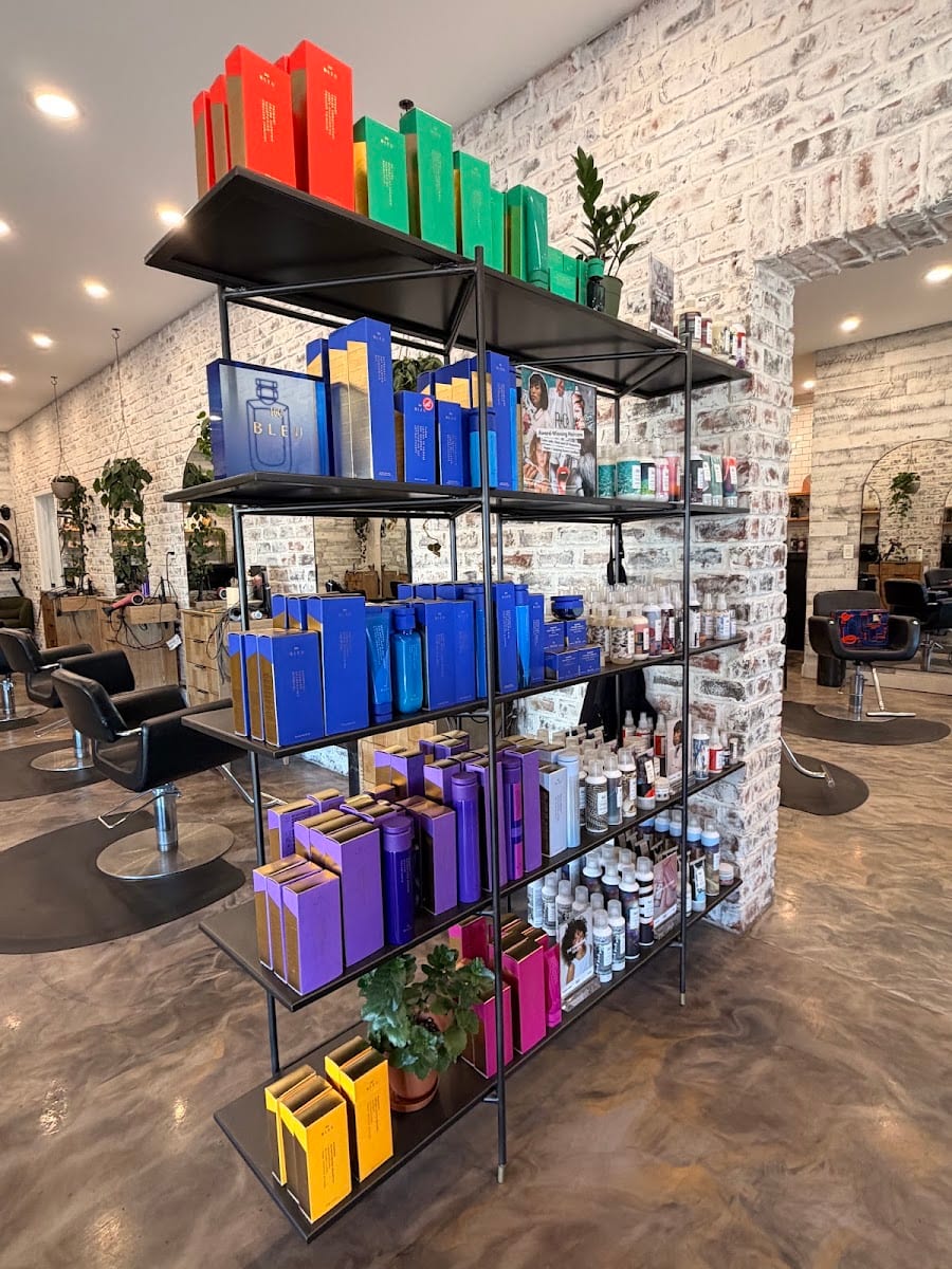 Lady & Wolf Salon, photo 3