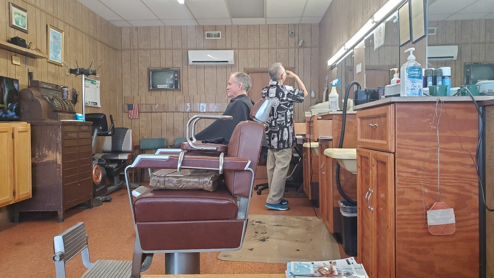 Warwick Barber Shop, photo 3