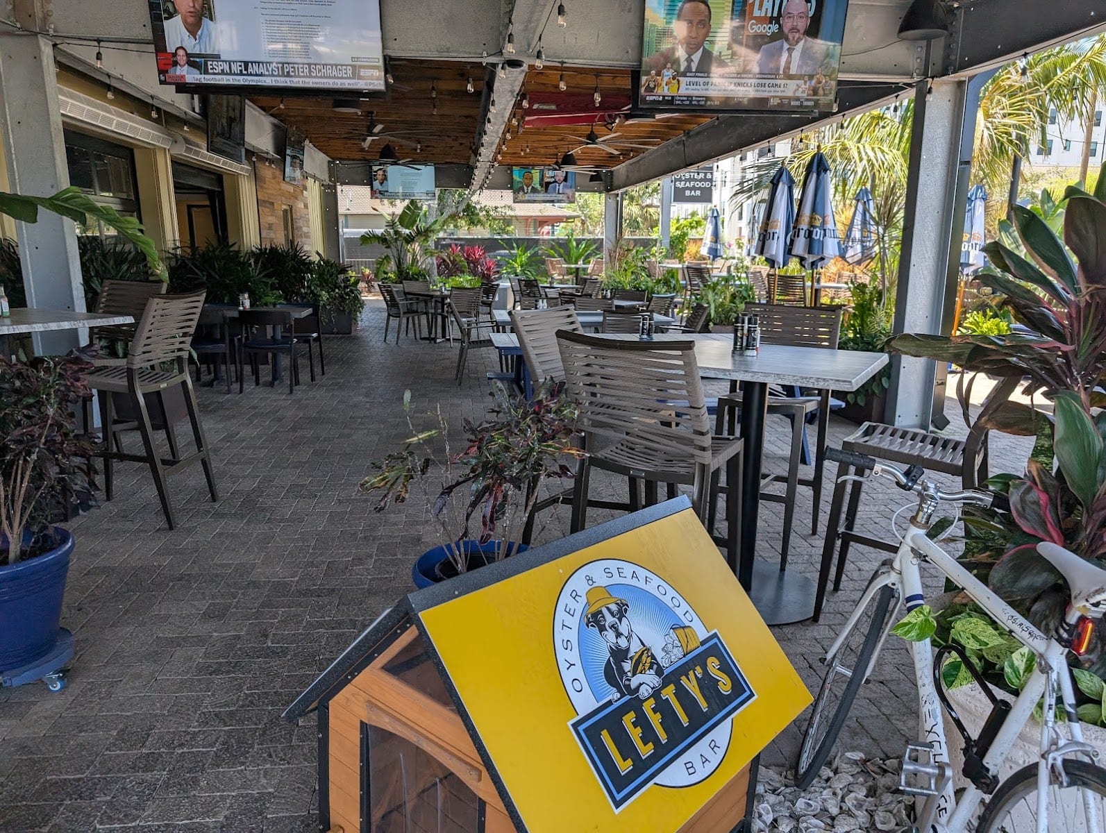 Lefty's Oyster & Seafood Bar